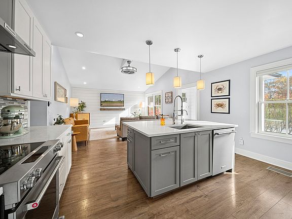 5th image of 37 Maryland Blvd