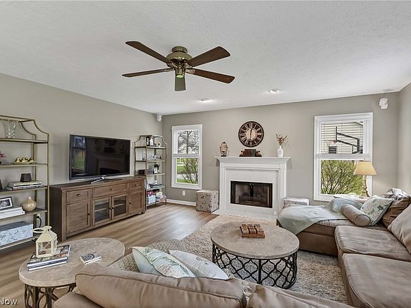 5th image of 34515 Summer Hill Dr