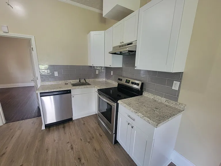 1824 Watkins St — Photo 7