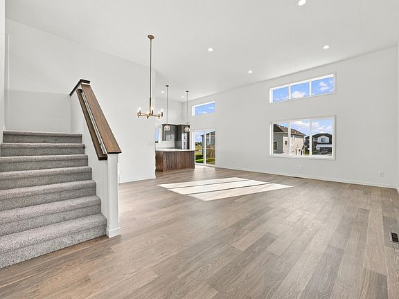 5th image of 6722 Selkirk Dr S