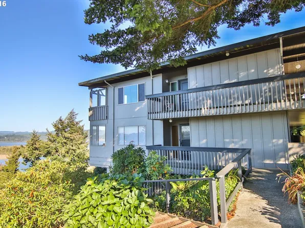290 N 3rd Ct APT 9, Coos Bay, OR 97420