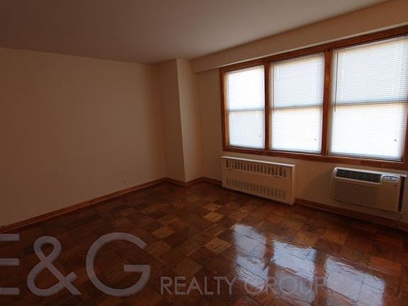 3rd image of 18311 Hillside Ave APT 5O