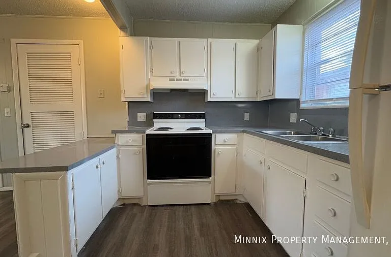 2308 W 16th St #A — Photo 6