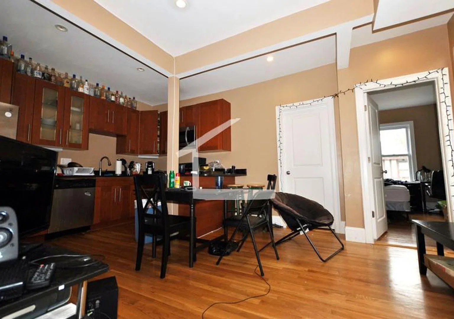 Charming 5 Bedroom — Photo 4