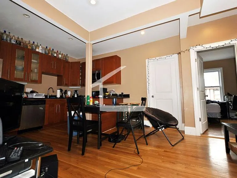 6 Saint Lukes Rd #3 — Photo 2