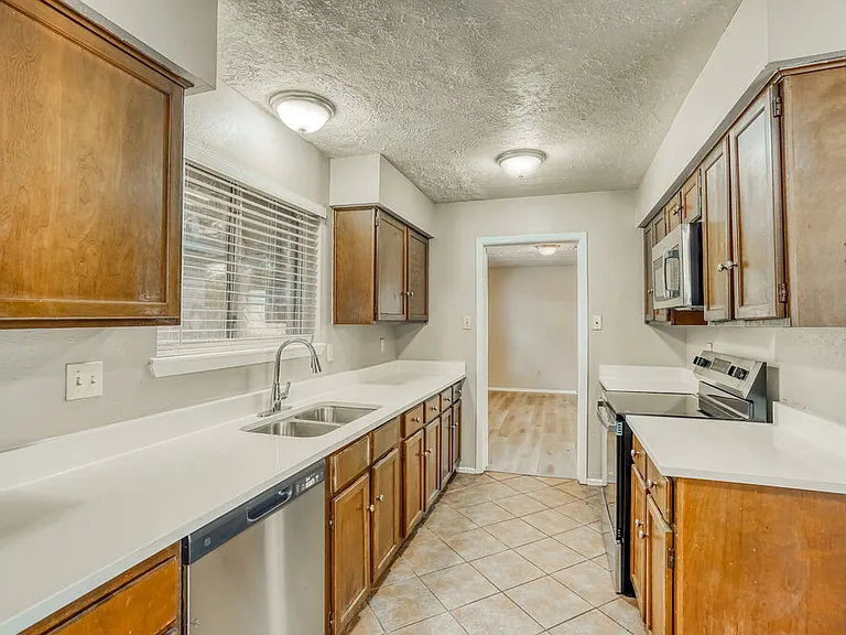 8403 Quail Burg Ln — Photo 9