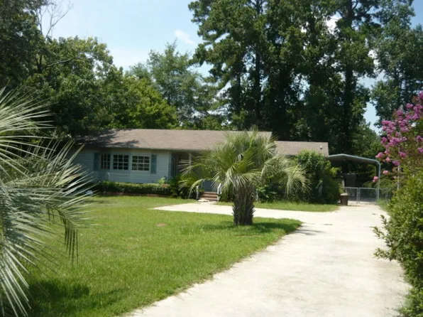 268 Clubhouse Dr, Midway, GA 31320