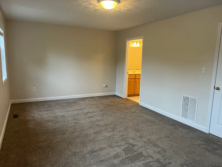 109 Estate Ln — Photo 10