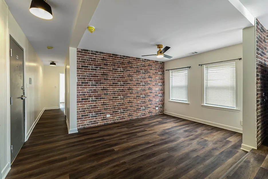 2 bed, 1100 sqft, $2,300 — Photo 2
