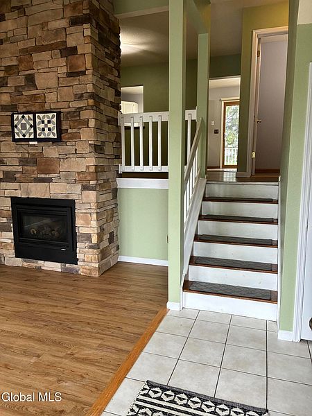 2nd image of 25 Stratton Circle
