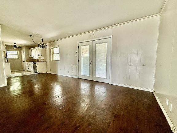 3rd image of 202 Juniper St