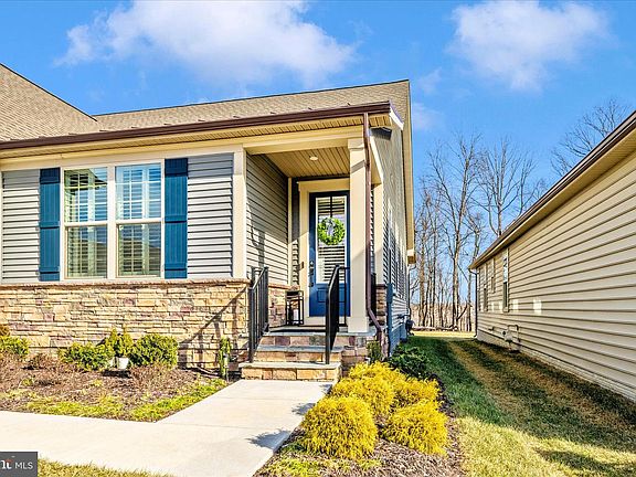 4th image of 2821 Camomile Dr E