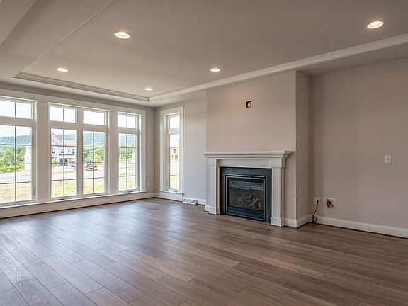 3rd image of 712 Withers Park Dr