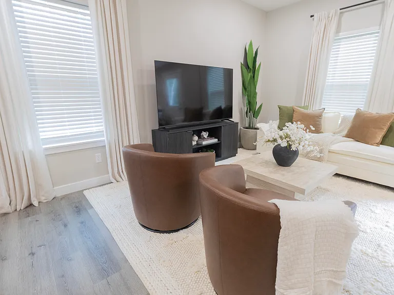 2700 Emery Dr — Photo 10