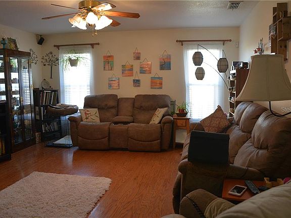 4th image of 9706 Crenshaw Cir