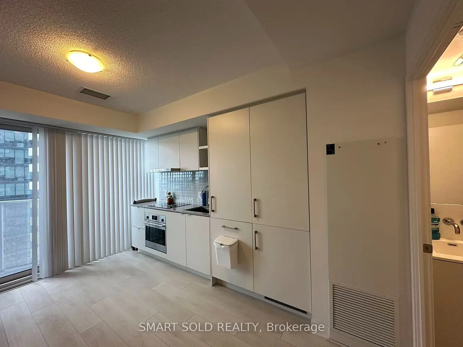 Studio, $2,000 — Photo 2