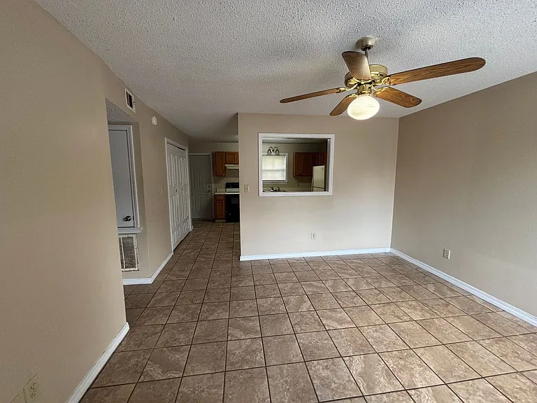 72 Crystal Dr — Photo 3