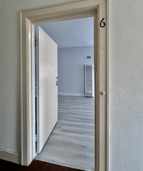 1140 E 1st St #6 — Photo 13