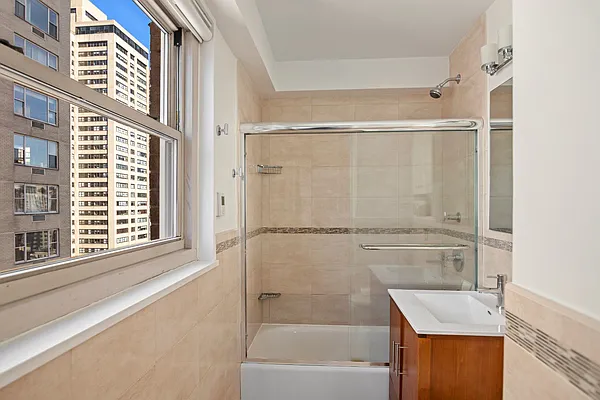 Sold by HomeDax Real Estate | media 9