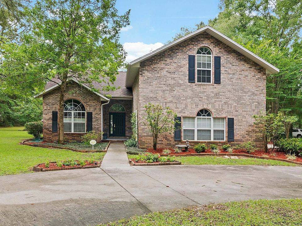 1st image of 272 NW Country Lake Dr
