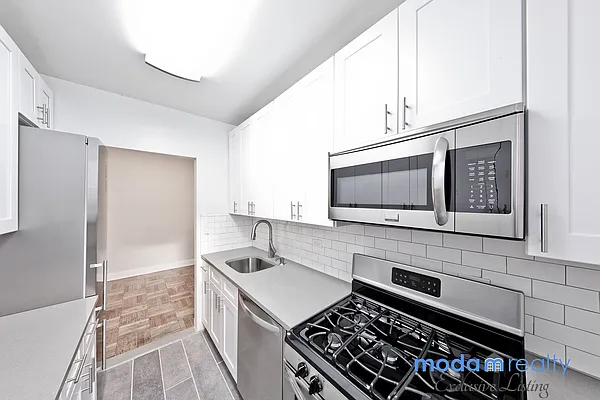Sold by Moda Realty | media 4