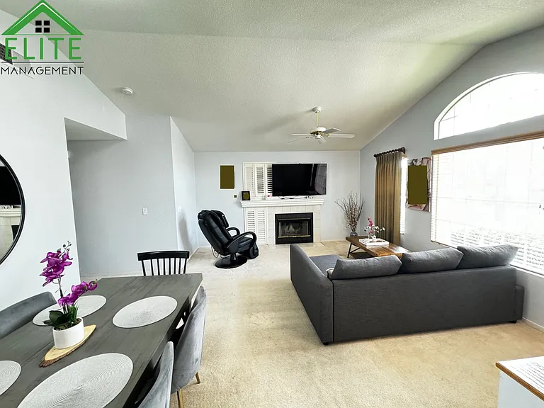 8489 Camino Vista Way — Photo 3