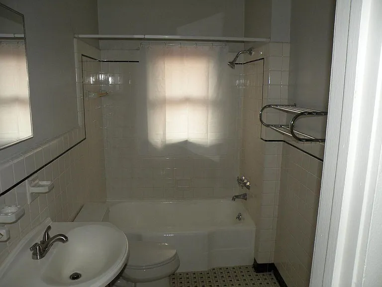 1054 S Vine St — Photo 5