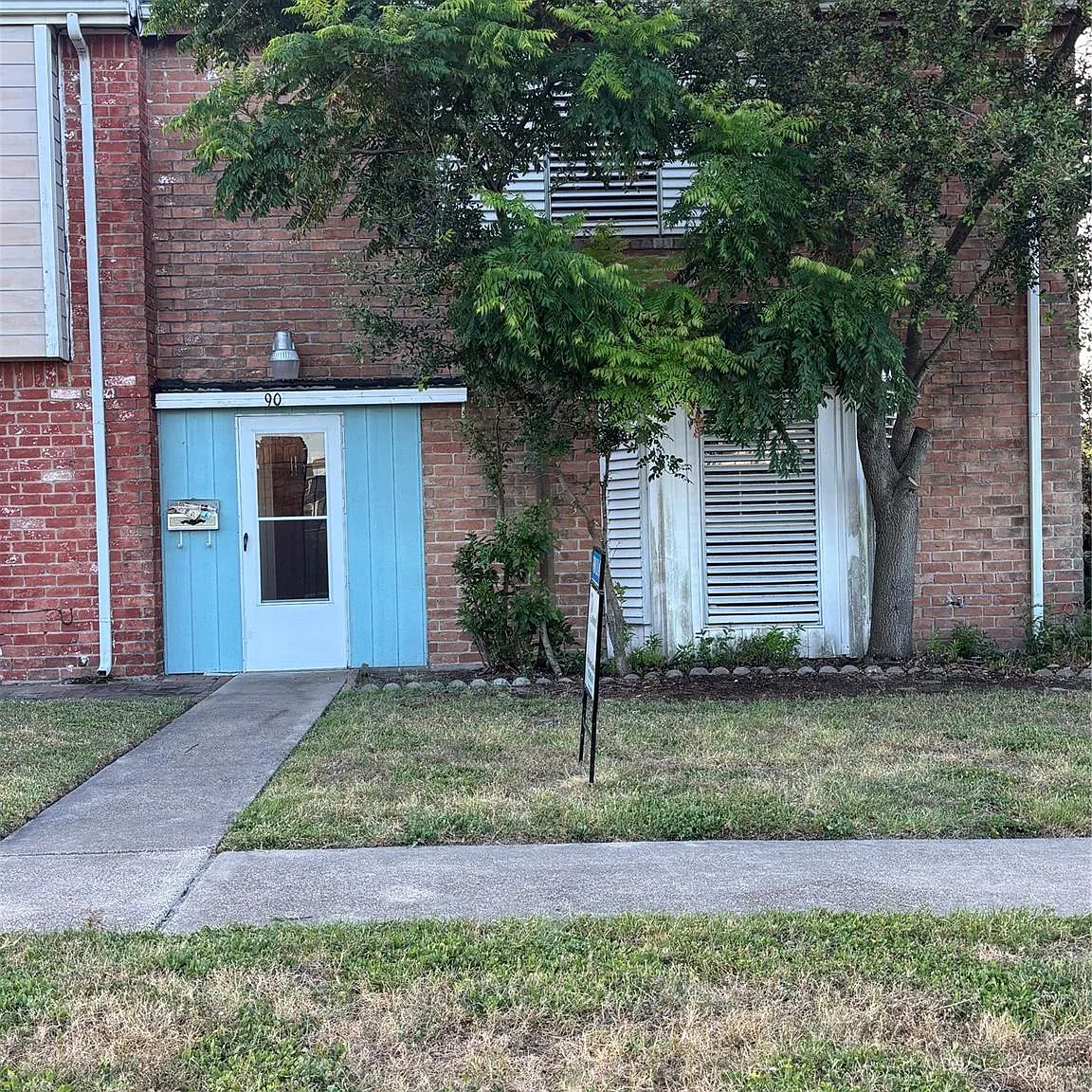 3 bed, 3.0 bath, 2124 sqft, $2,500 — Photo 1