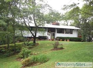 87 Milmay Ave, Hauppauge, NY 11788