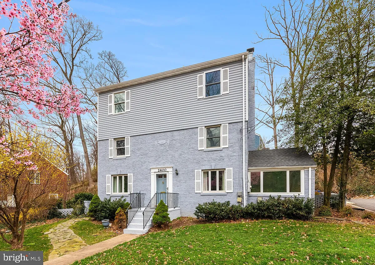 Building Photo - 2400 S Arlington Ridge Rd