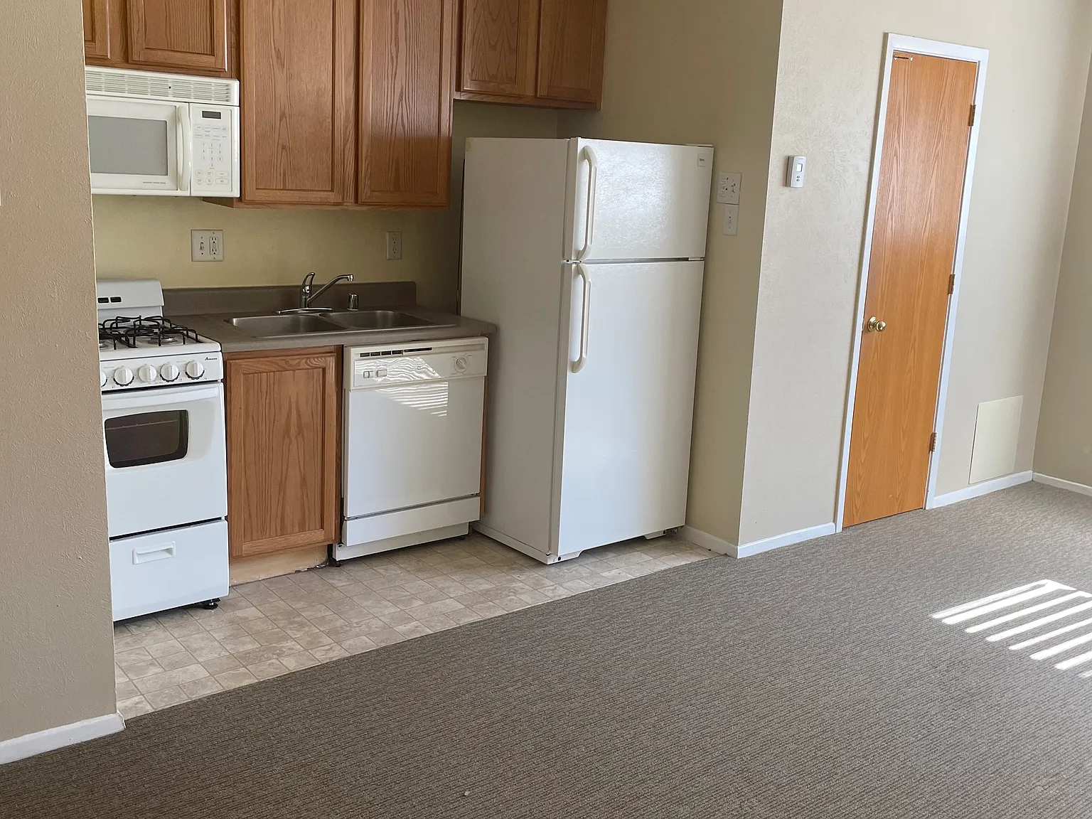 Updated North UNM Studios with All Utilities and WIFI Included — Photo 2