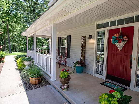 2nd image of 13584 Cardinal Cir