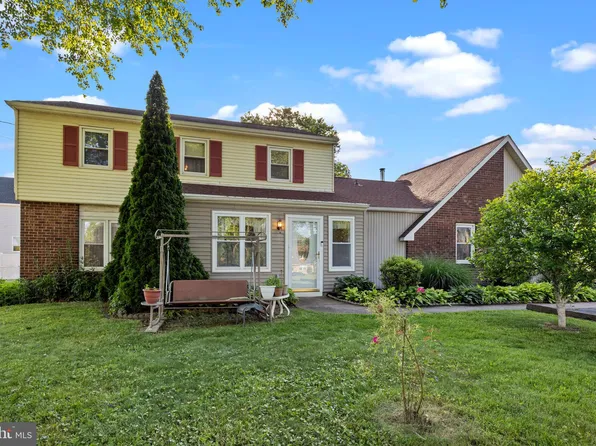 2234 Durham Rd, Langhorne, PA 19047