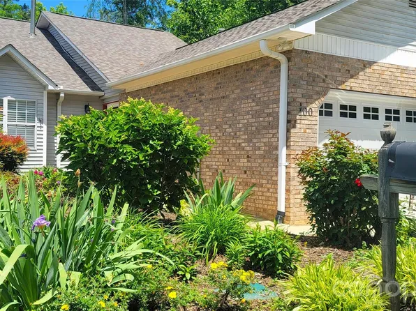 100 Thistle Knoll Ct, Asheville, NC 28803
