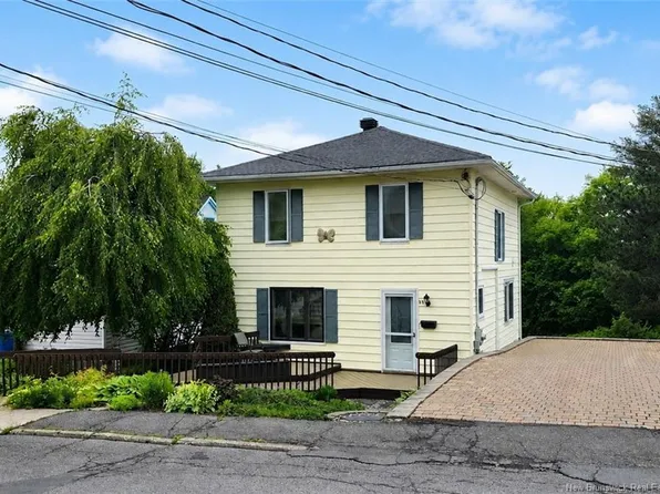 35 Ordonnance Ave, Edmundston, NB E3V 1C3