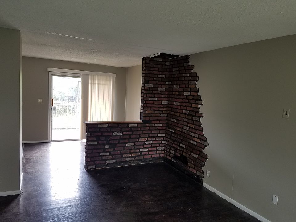 1st image of 8207 E 93rd Ter