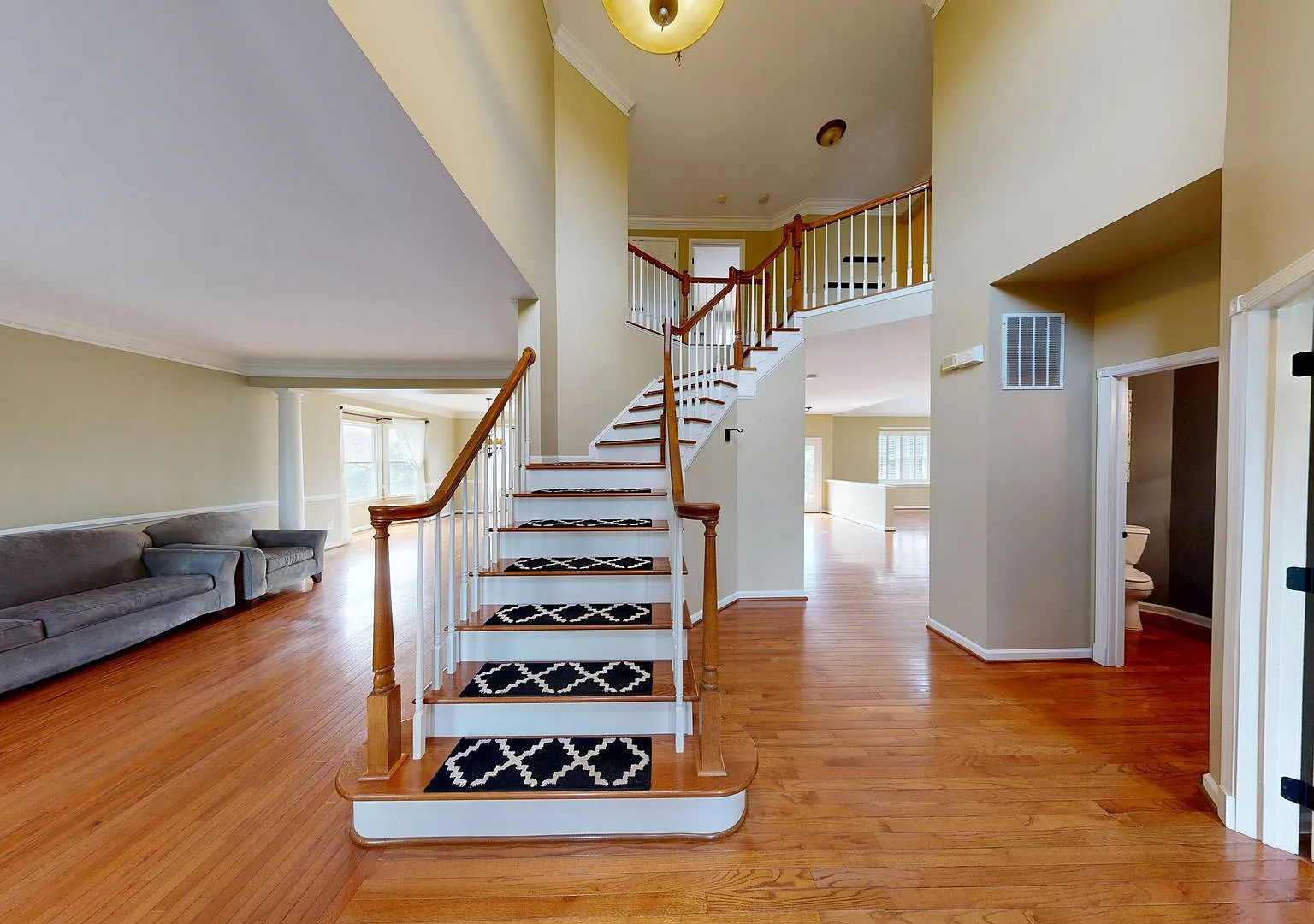 Awesome Is Ashburn Beautiful - 5bed + 3.5bath — Photo 2