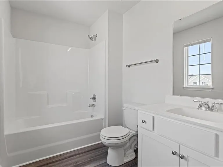 740 Connor St — Photo 9