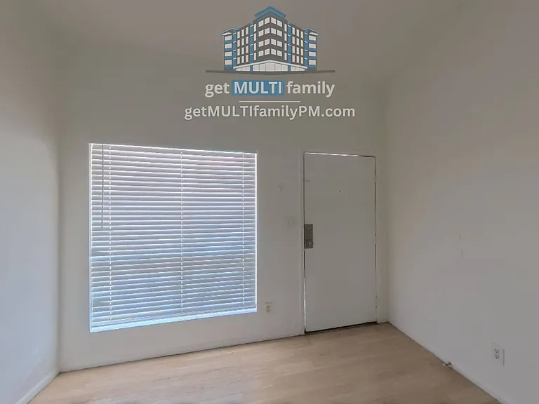 327 E Vine Cir #202 — Photo 8