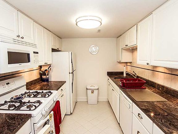 2nd image of 1139 1/2 Hartford Ave APT 7C
