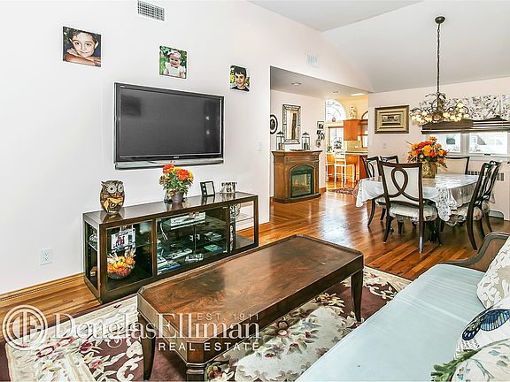 5th image of 733 Seabury Ave