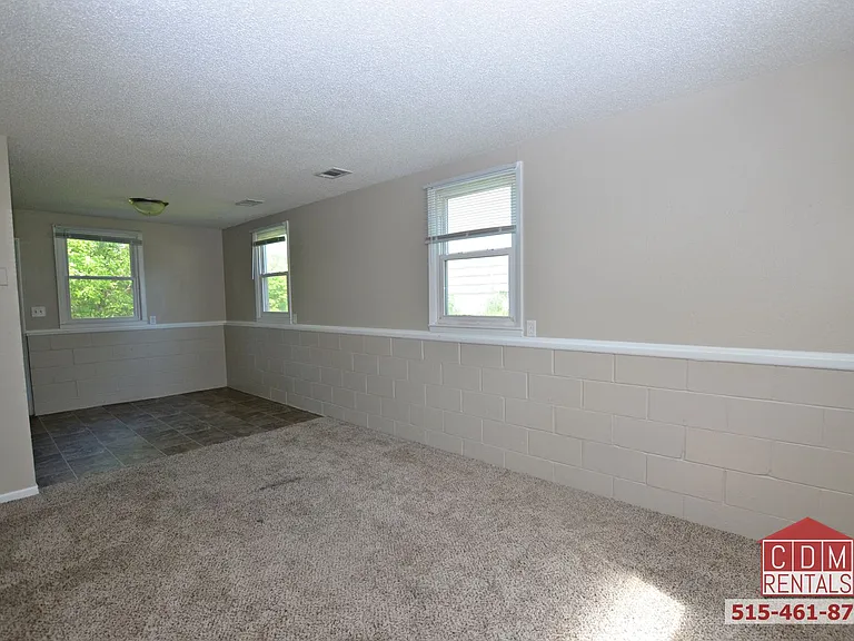 3306 E 36th Ct — Photo 2