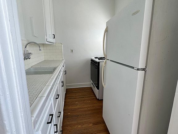 5th image of 1221 E 6th St APT 7