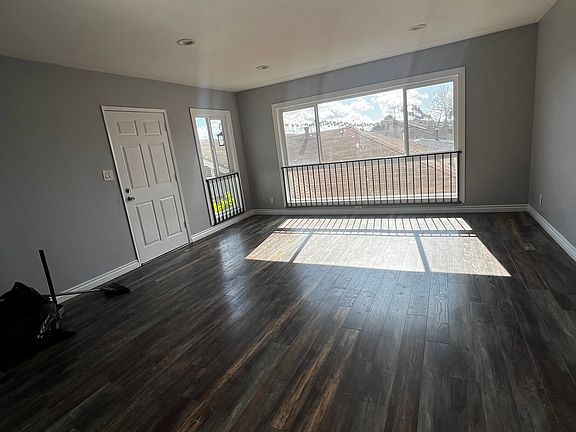 3rd image of 845 W 55th St