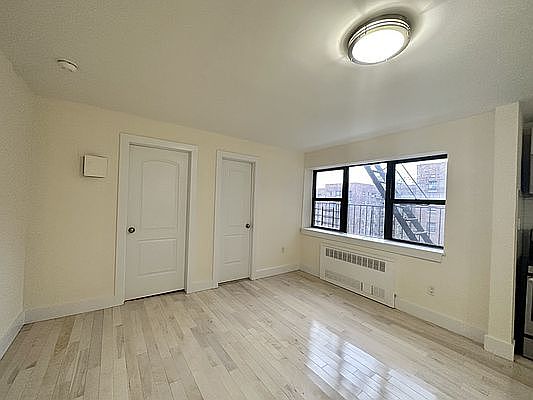 2nd image of 1521 Brightwater Ave APT 4D