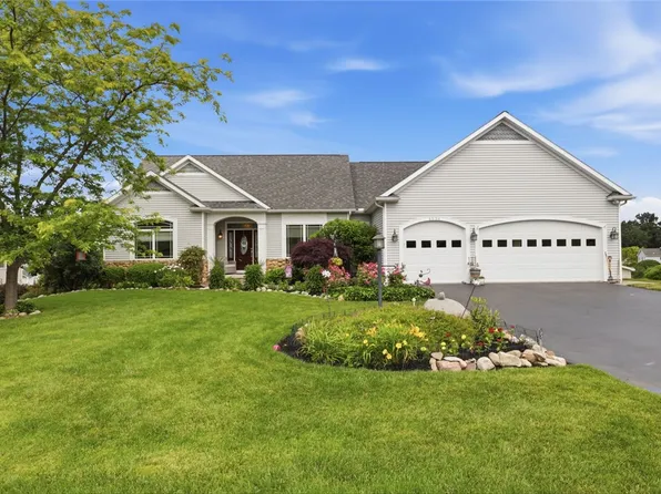 4536 Crystal Ridge Cir, Canandaigua, NY 14424
