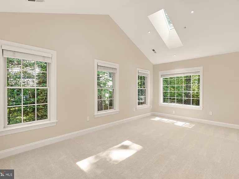 5501 Montgomery St — Photo 18