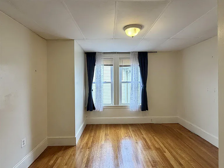 32 Claremon St — Photo 7