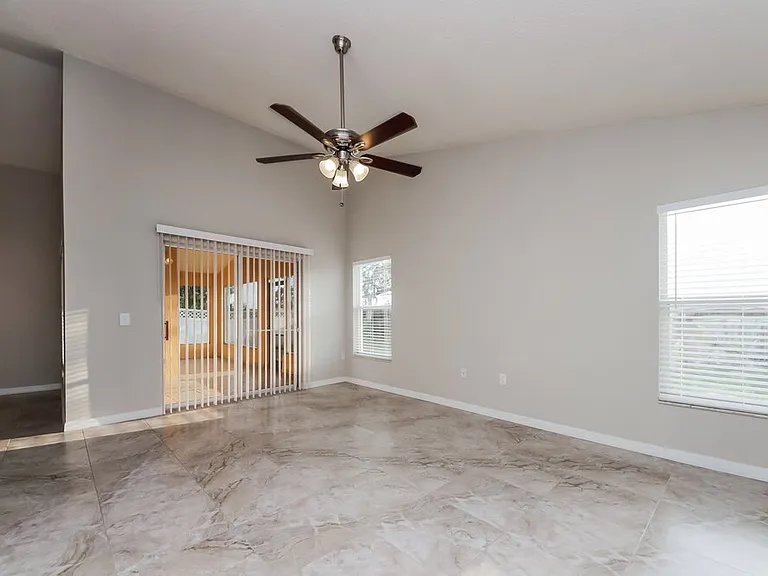 458 Tamarind Parke Ln — Photo 4