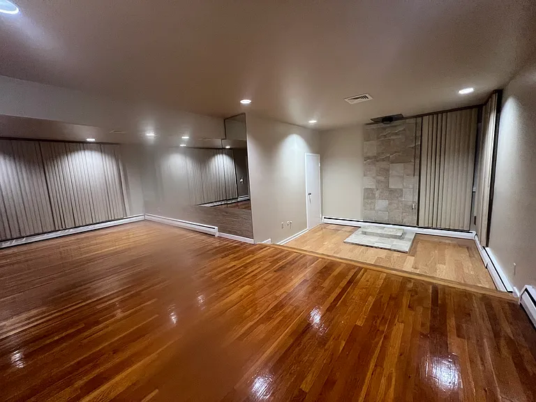 810 Ashton St — Photo 5